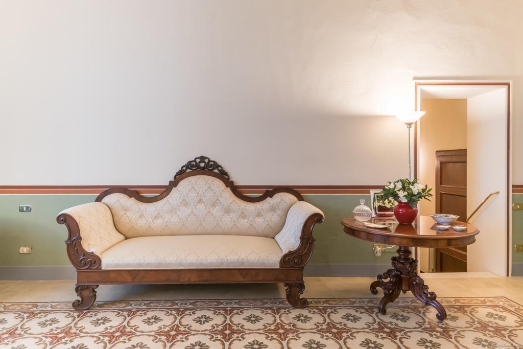 L'Antica Chaise Longue Лукка Экстерьер фото